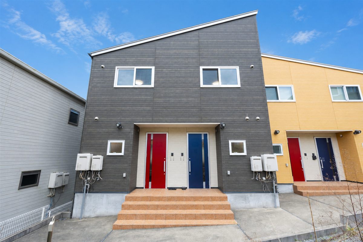ヴィラ外観・玄関 / Villa exterior and entrance