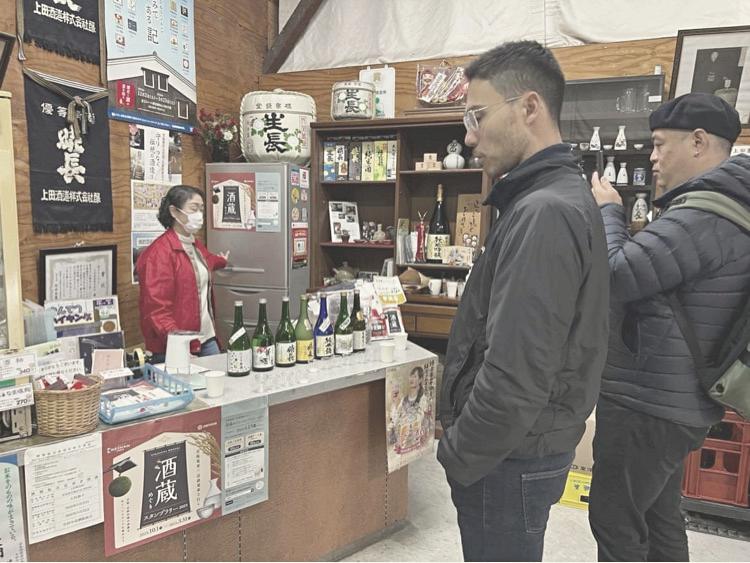 酒蔵の店先